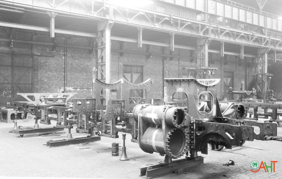 70654 Cylindry parowe w hali montażu
