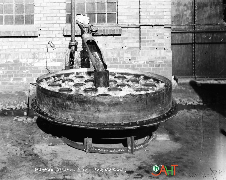 326512 Dno kapslowe Wykonawca: Bormann, Szwede Rok: Przed 1936 r. Nota: Widok