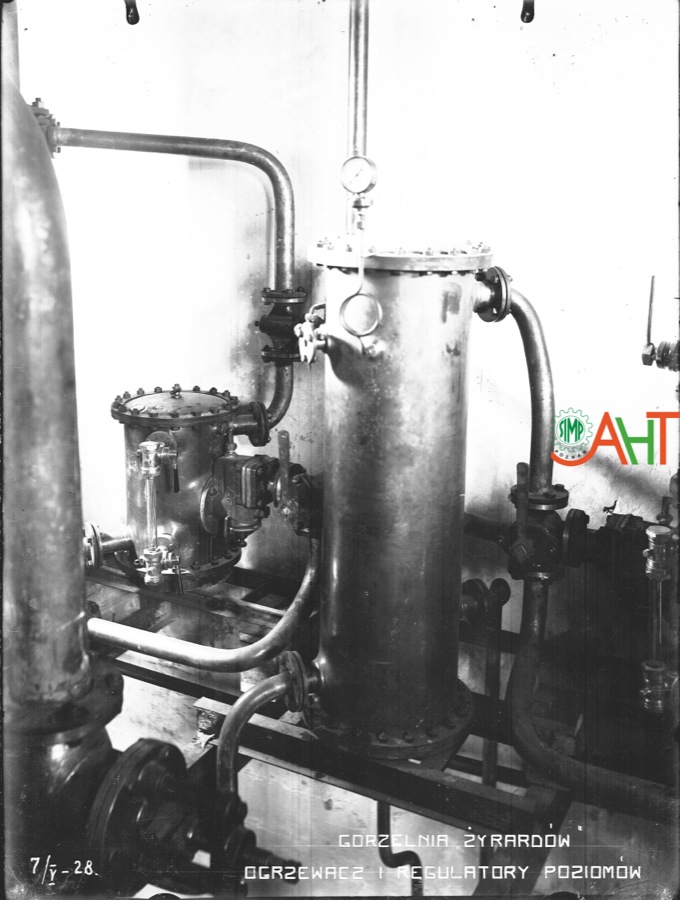 330521 Gorzelni "Żyrardów " Wykonawca: Bormann, Szwede Rok: 1928 r. Nota: Widok Opis: Ogrzewacz i regulatory poziomów w gorzelni "Żyrardów "